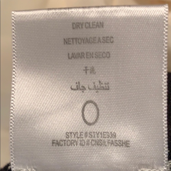 BCBG  BLACK AND WHITE TOP.  NEW WITH NO TAGS. SZ 0 - Picture 5 of 7